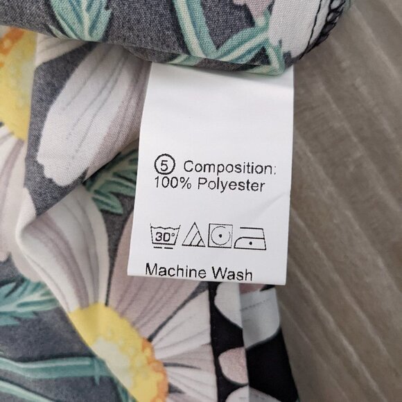 Emery Rose Batwing Floral Button Down - Picture 3 of 4